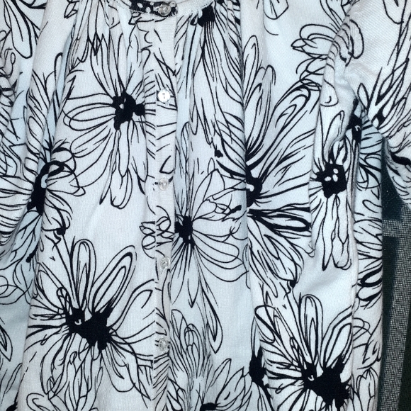 3/$25 Denver Hays button up short sleeve Cardigan. - Picture 3 of 4